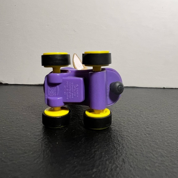 Burger King Disney’s Oliver & Company Tito Mouse in Roller Skate Figure - Picture 4 of 7